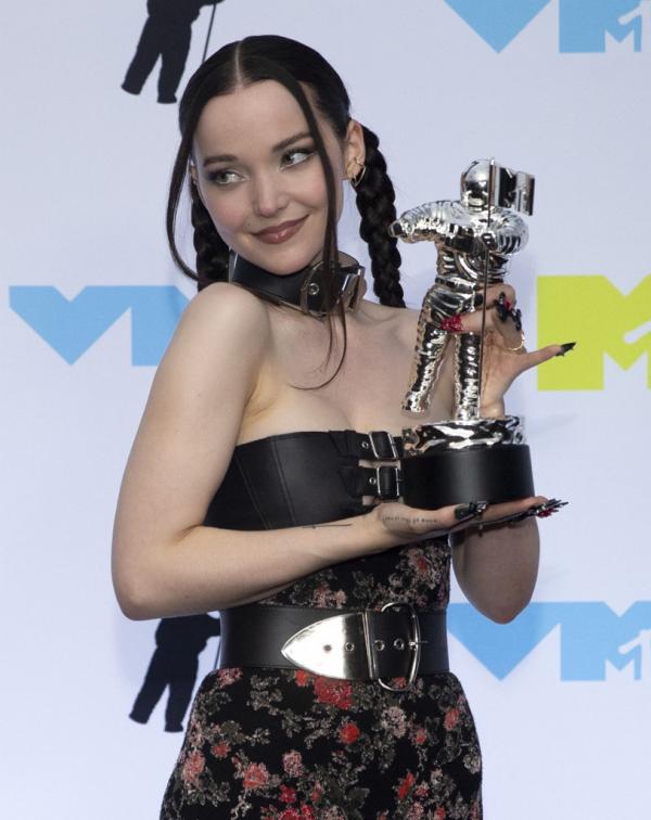 إطلالات النجمات العالميات في حفل MTV VMAs 2022.. مكياج ملفت وتسريحات طبيعية